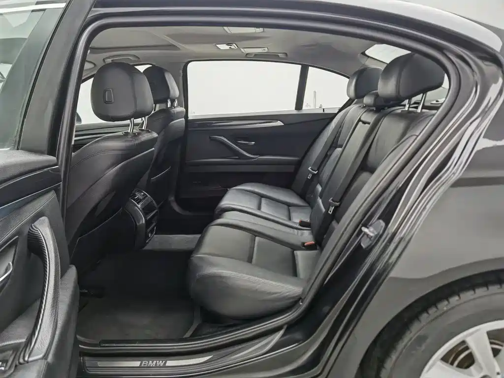 BMW 5 Series — миниатюра 15