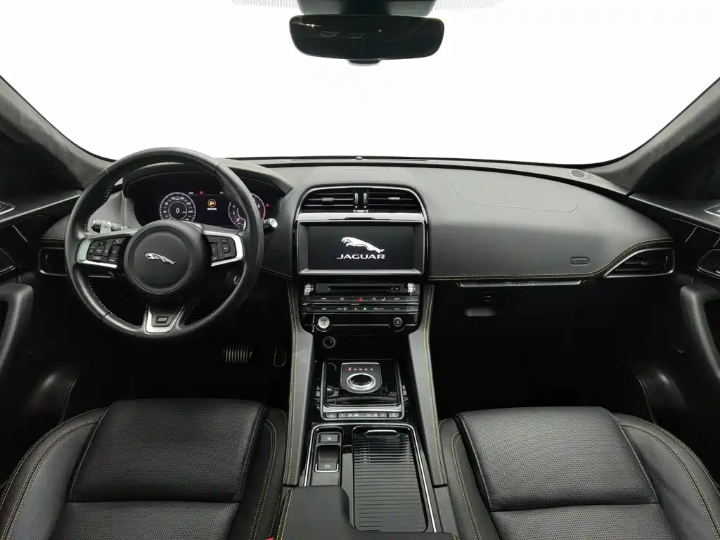 Jaguar F-PACE — миниатюра 5