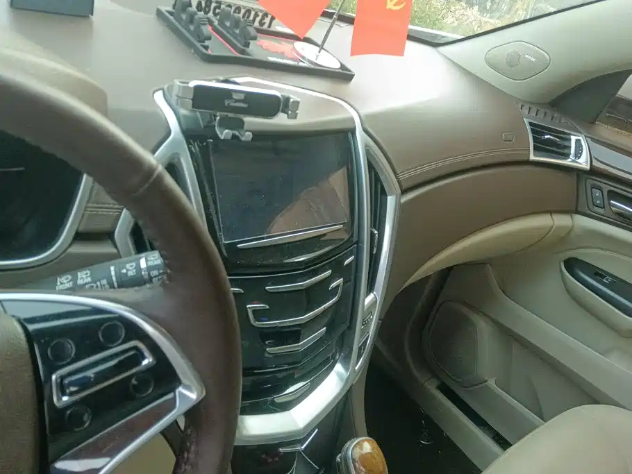 Cadillac SRX — миниатюра 13