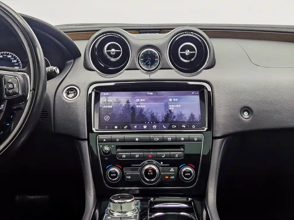 Jaguar XJ — миниатюра 12