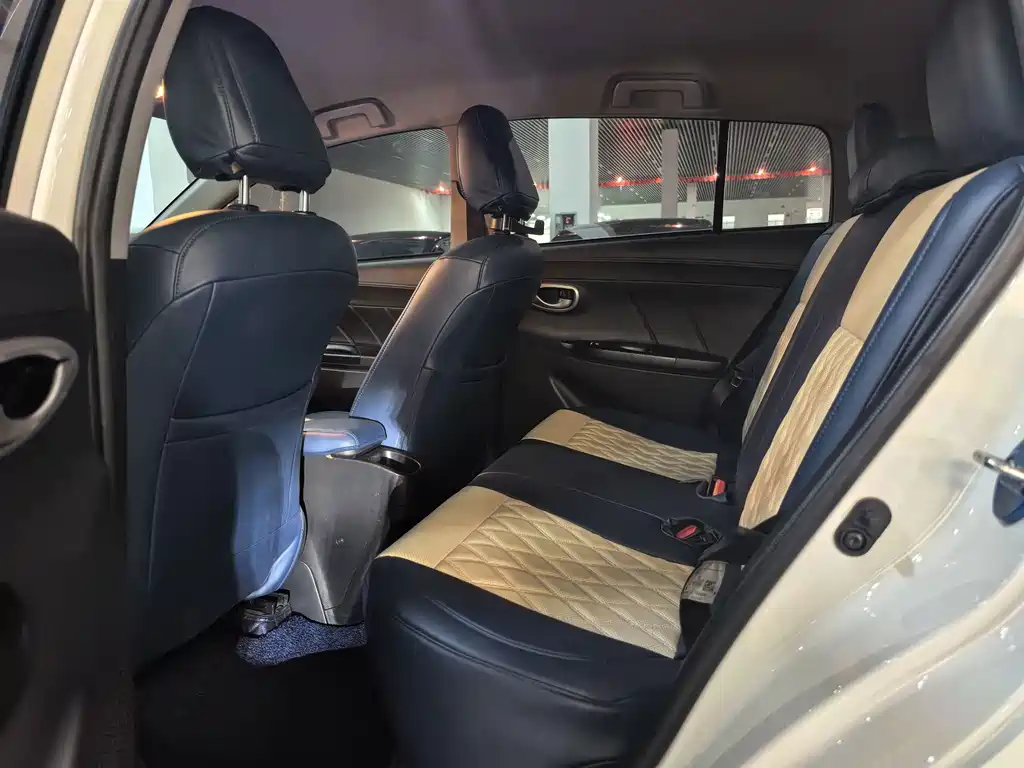 Toyota Yaris L — миниатюра 9