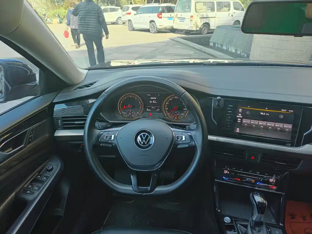 Volkswagen Passat 2021 330TSI Luxury