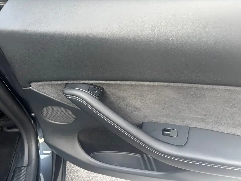 Tesla Model Y — миниатюра 13