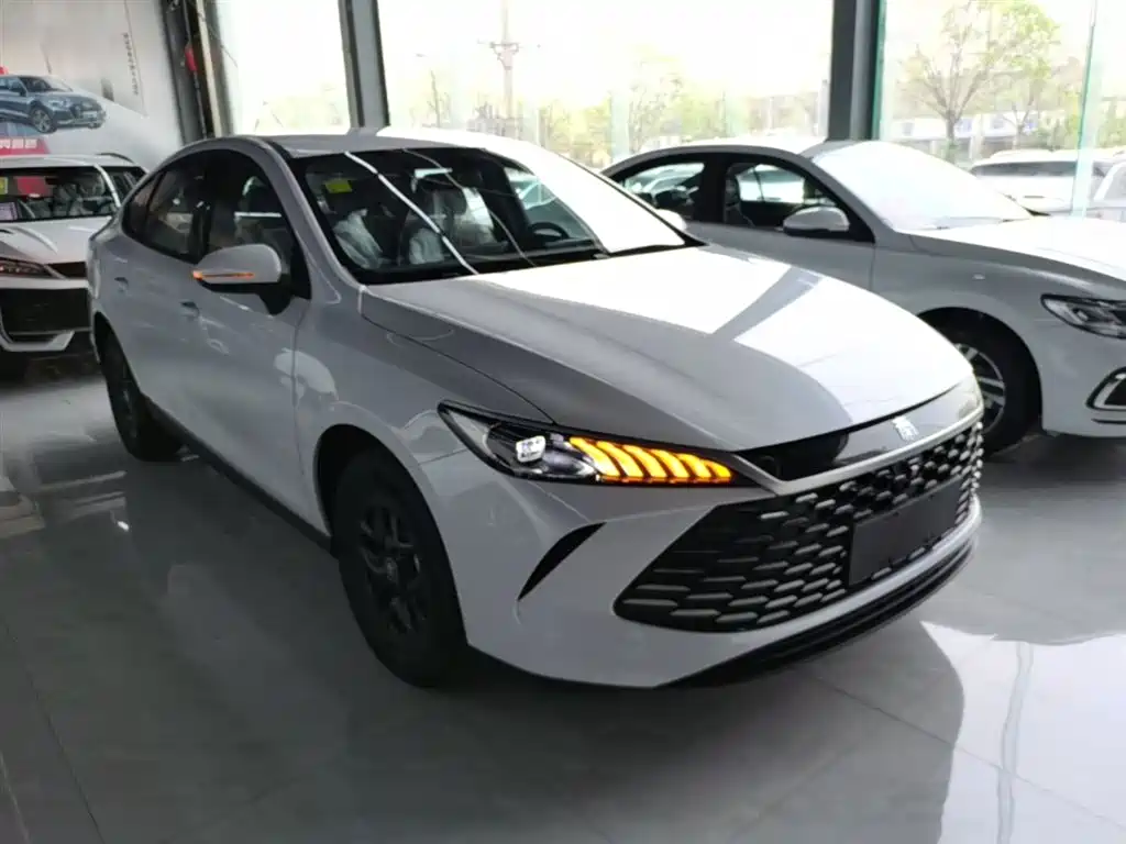 BYD Qin Plus PLUS 2025 DM-i Smart Drive 128KM