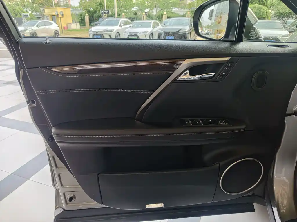 Lexus RX — миниатюра 17