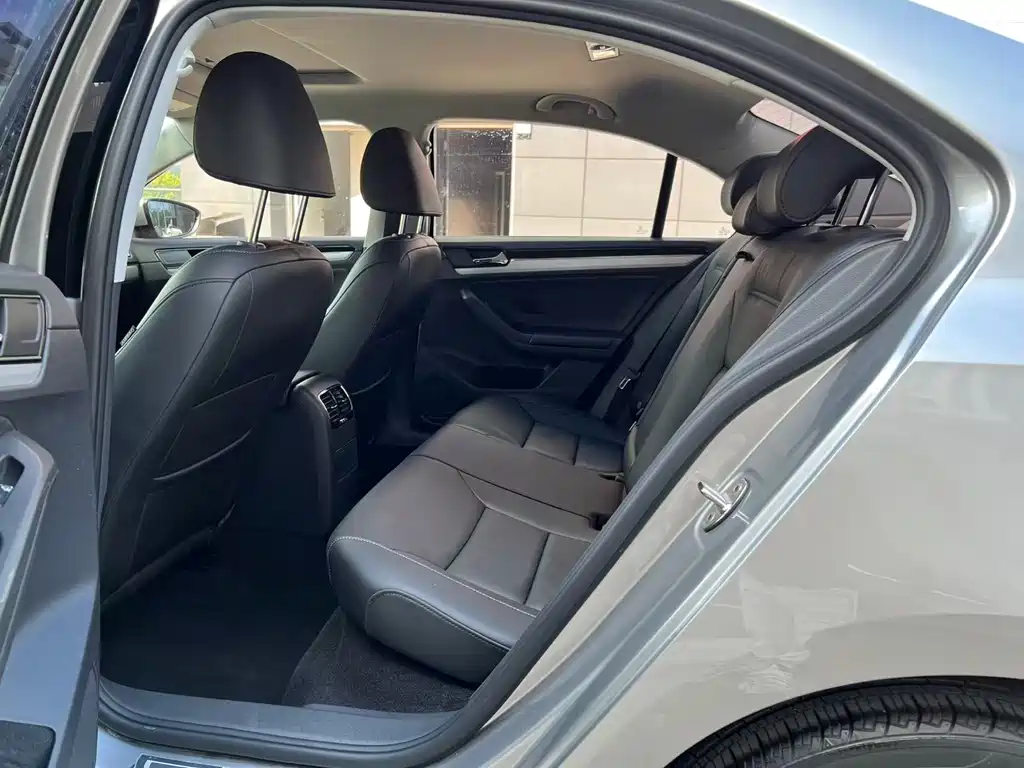 Volkswagen Sagitar — миниатюра 8