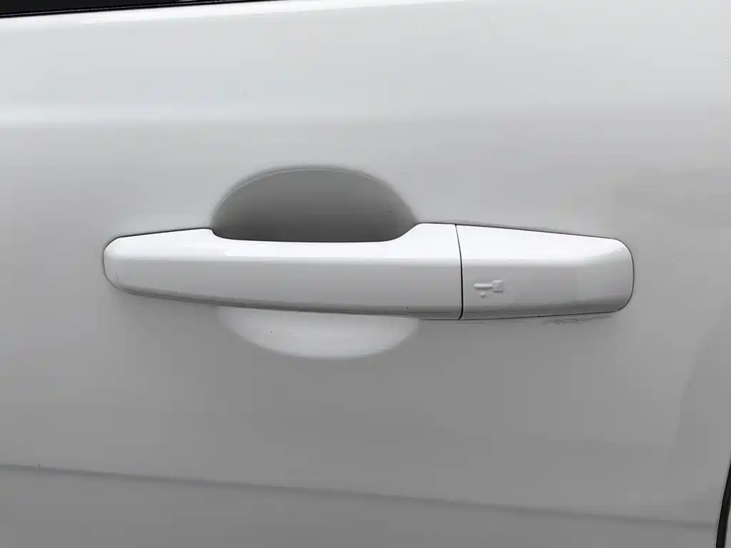 Jaguar XE — миниатюра 18