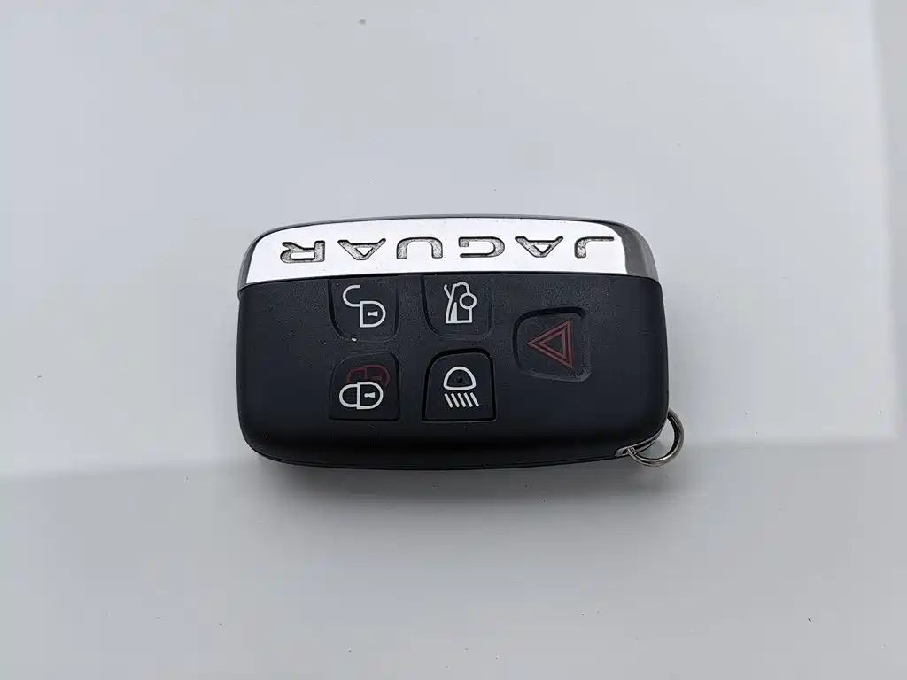 Jaguar XE — миниатюра 19