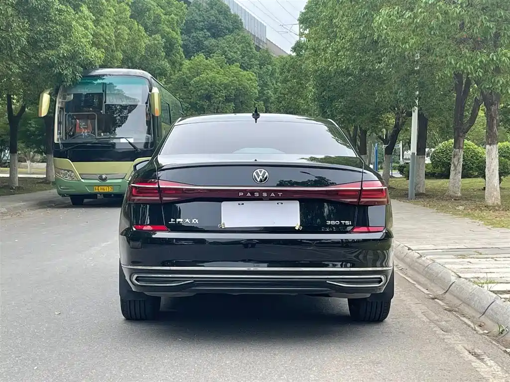 Volkswagen Passat 2023 380TSI Luxury