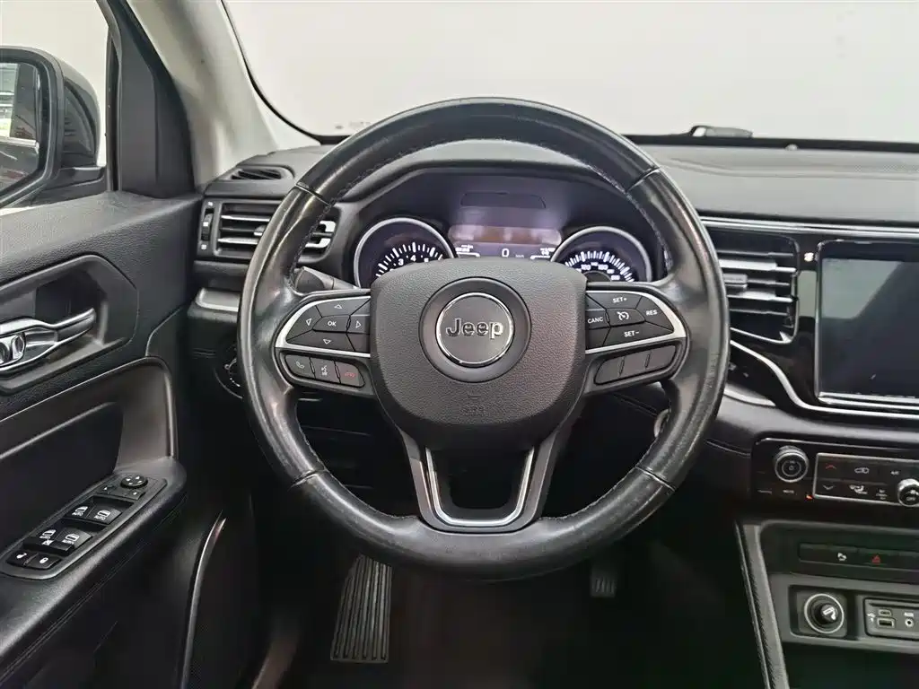 Jeep Commander — миниатюра 11