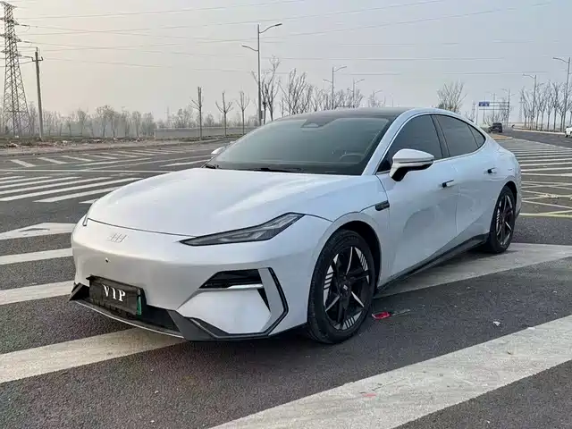 GEELY GALAXY GALAXY E8 2025