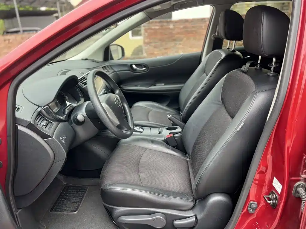 Nissan Tiida — миниатюра 7