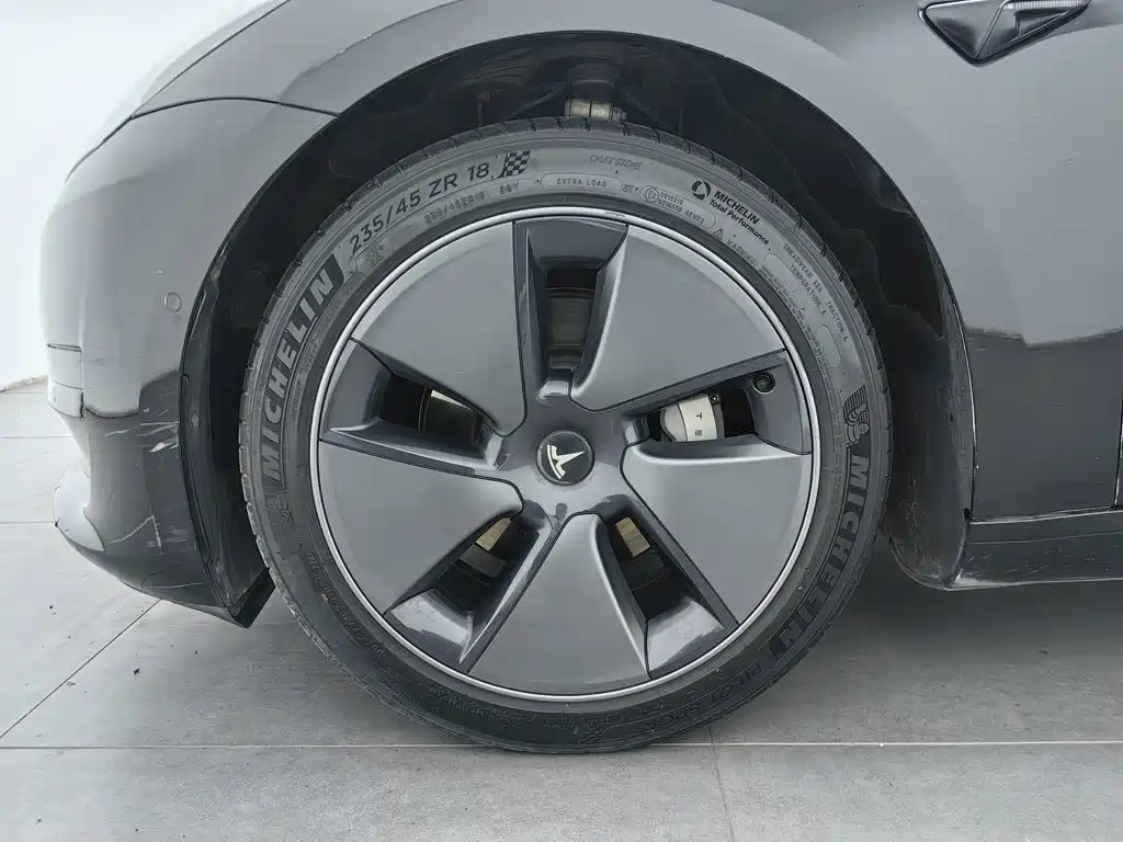 Tesla Model 3 — миниатюра 17
