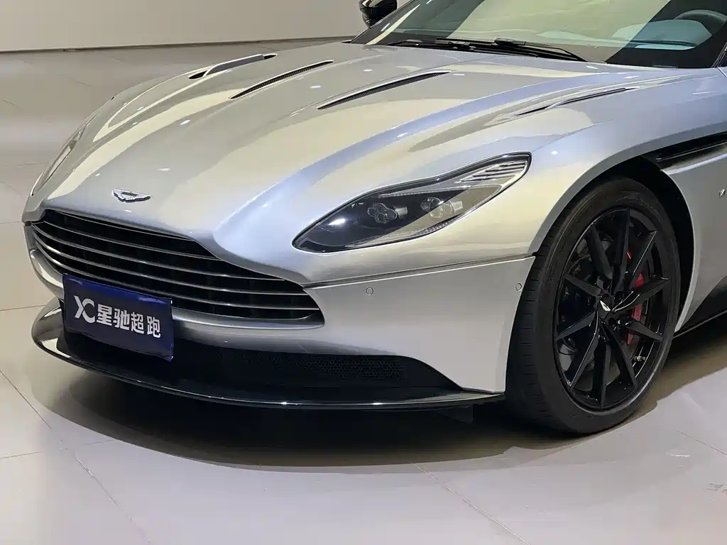 Aston Martin DB11 — миниатюра 7