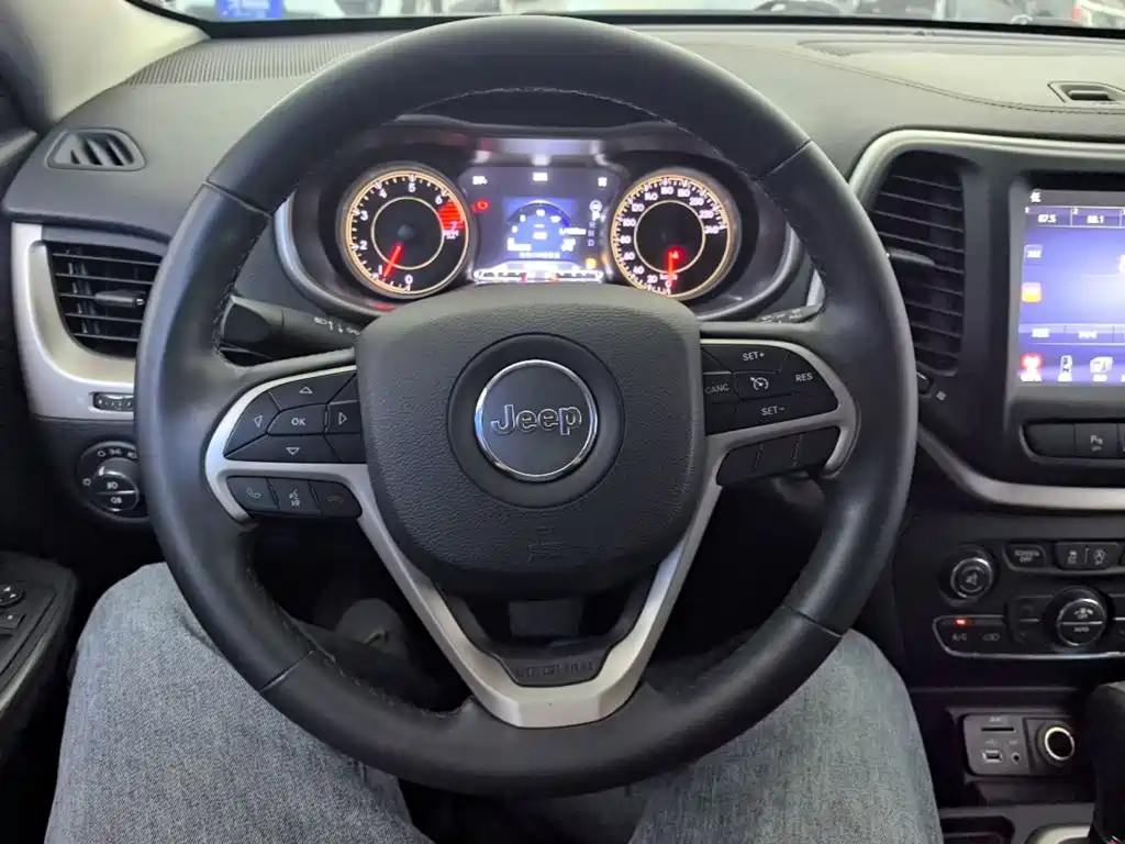 Jeep Cherokee — миниатюра 11