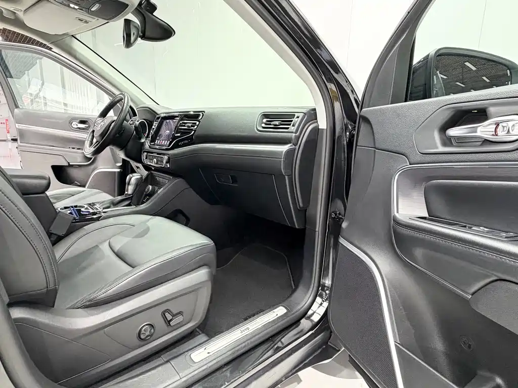 JEEP GRAND COMMANDER