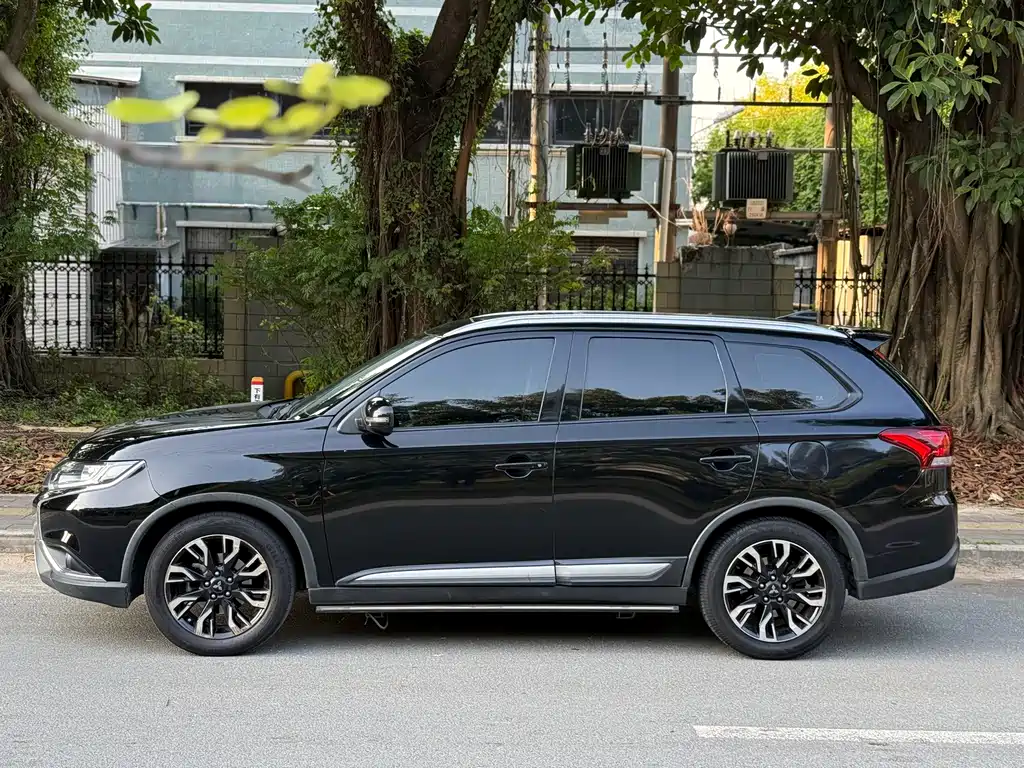 Mitsubishi Outlander — миниатюра 3