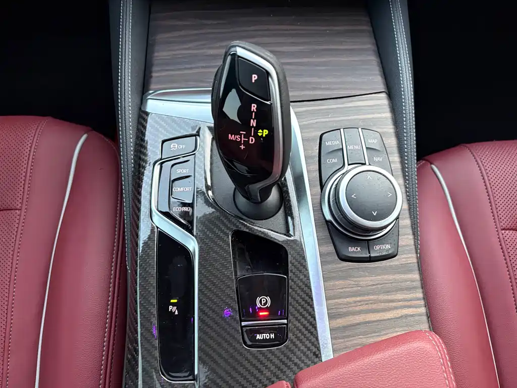 BMW 5 Series — миниатюра 15