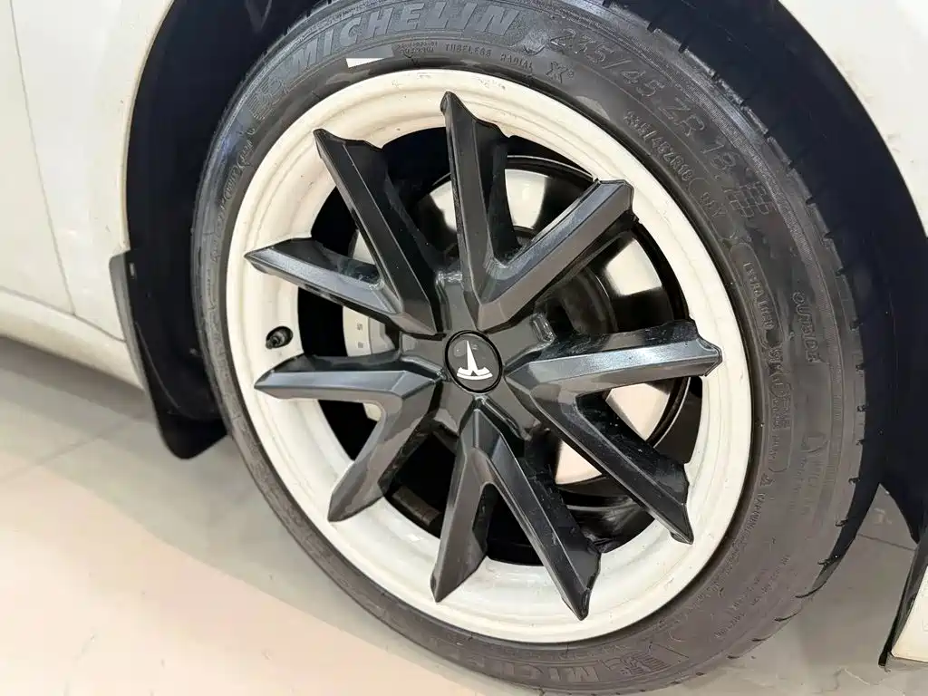 Tesla Model 3 — миниатюра 16