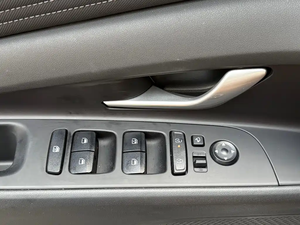 Hyundai Elantra — миниатюра 17