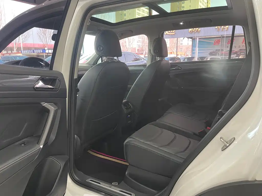 Volkswagen Tiguan L L 2021 330TSI AT R-Line Flagship