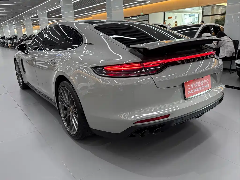 PORSCHE PANAMERA