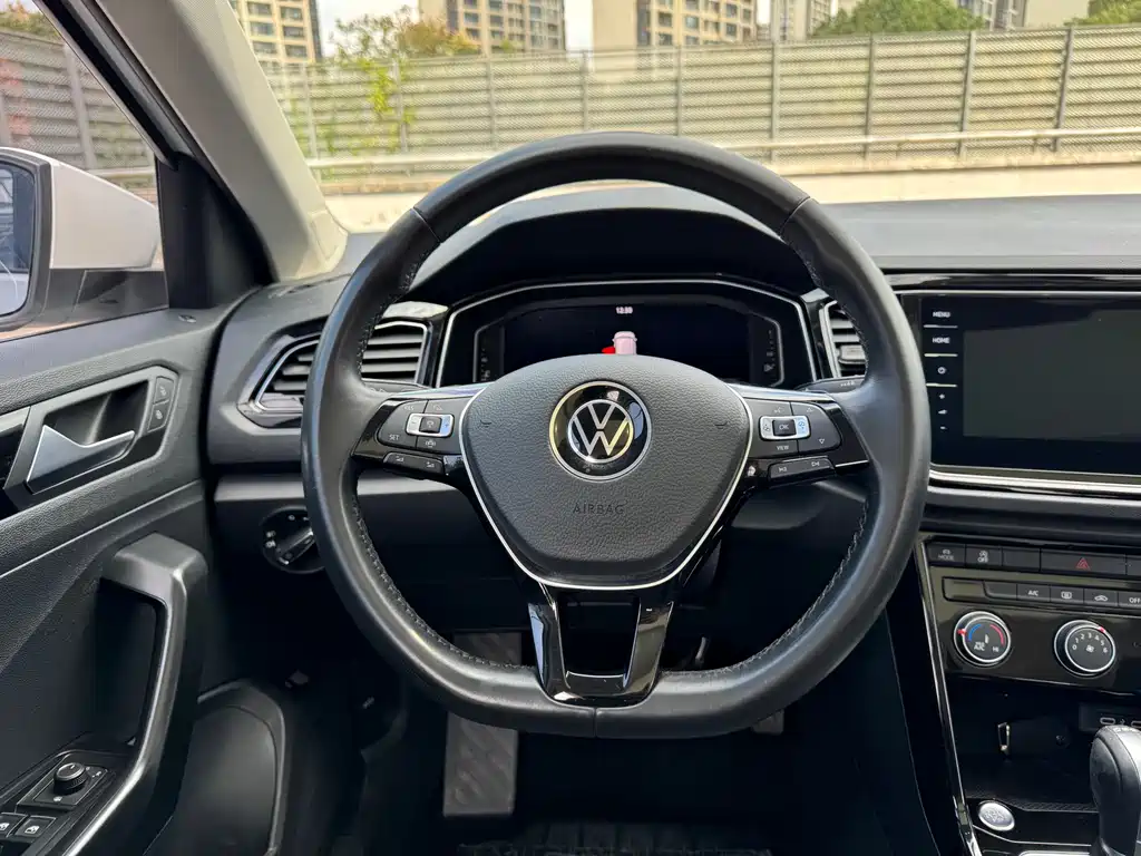 VOLKSWAGEN T ROC EXPLORING SONGS