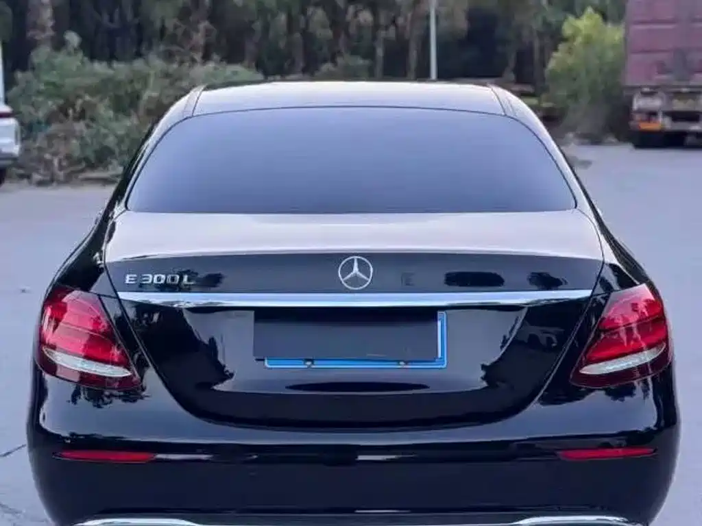 Mercedes-Benz E-Class — миниатюра 9