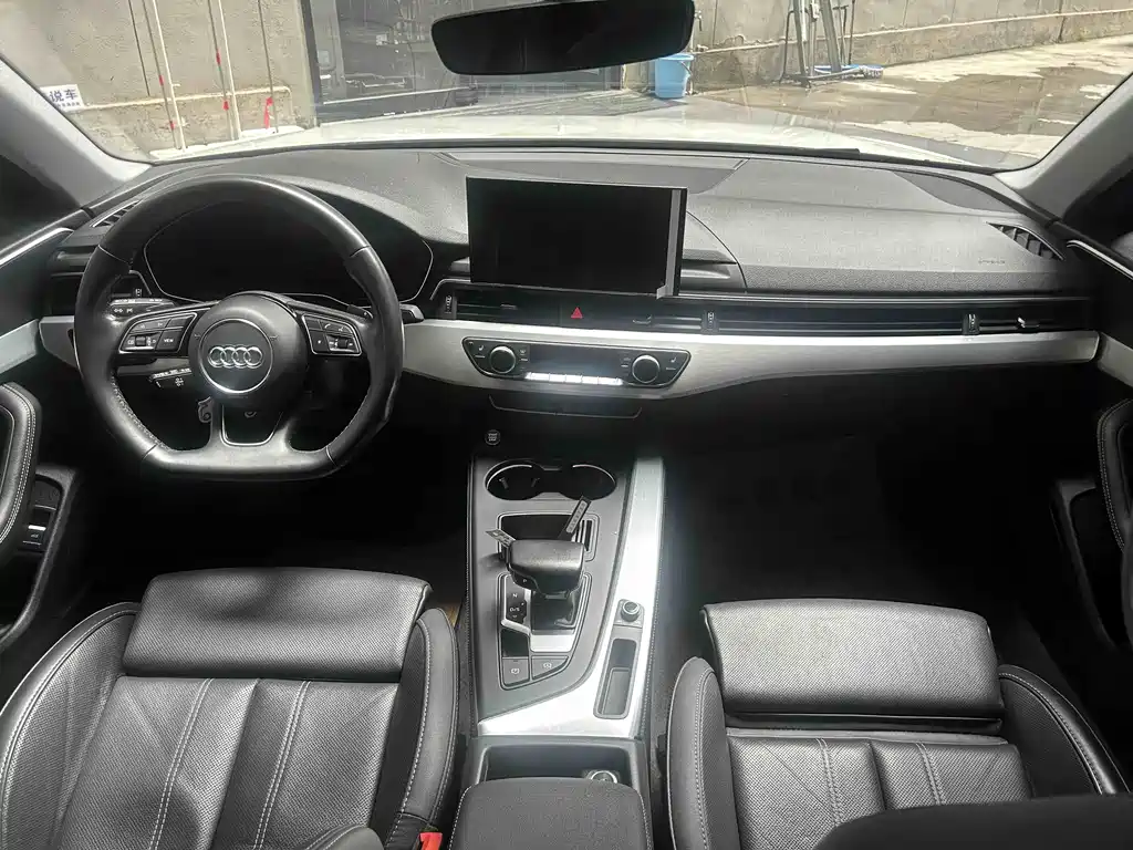 Audi A4L 2022 40 TFSI Luxury