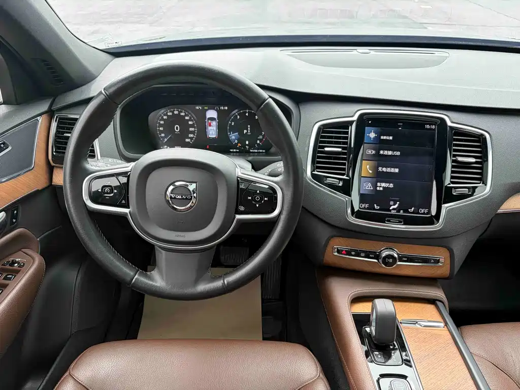 Volvo XC90 — миниатюра 10