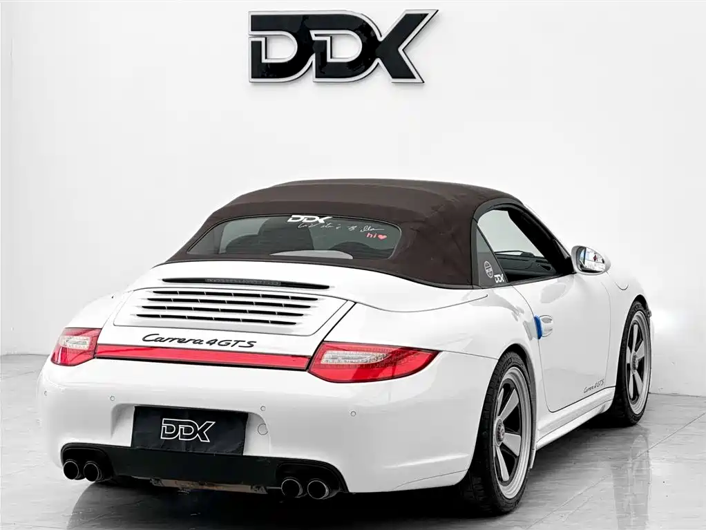 Porsche 911 2011 Carrera 4 GTS 3.8L