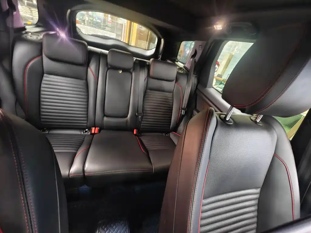 LAND ROVER DISCOVER SPORTS