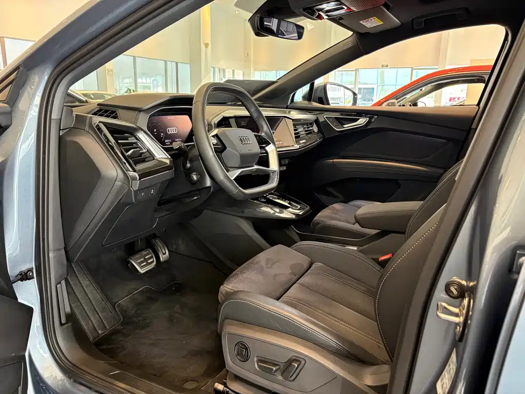 Audi Q4 e-tron — миниатюра 4