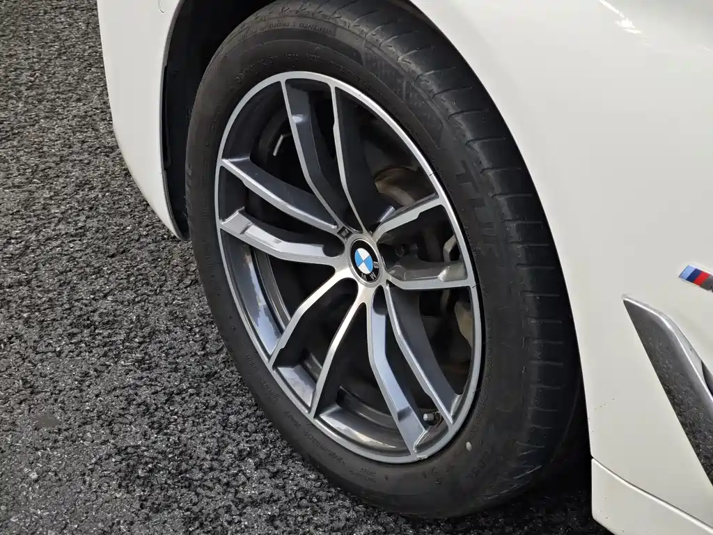 BMW 5 Series — миниатюра 16