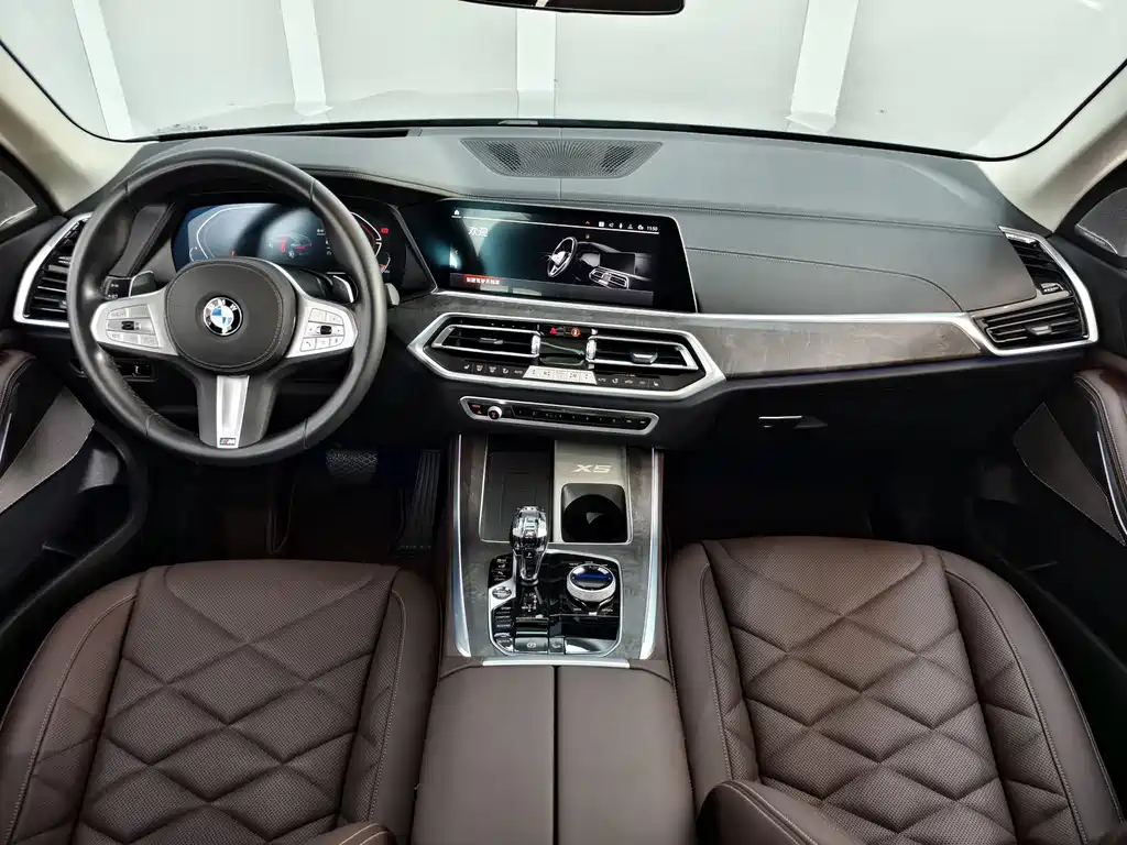BMW X5 2022 xDrive 30Li Premium M Sport