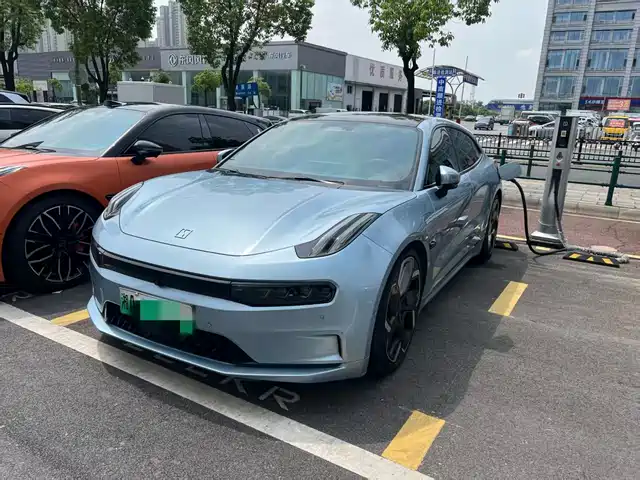2022 Zeekr 001