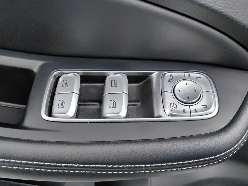 Roewe RX8 — миниатюра 9