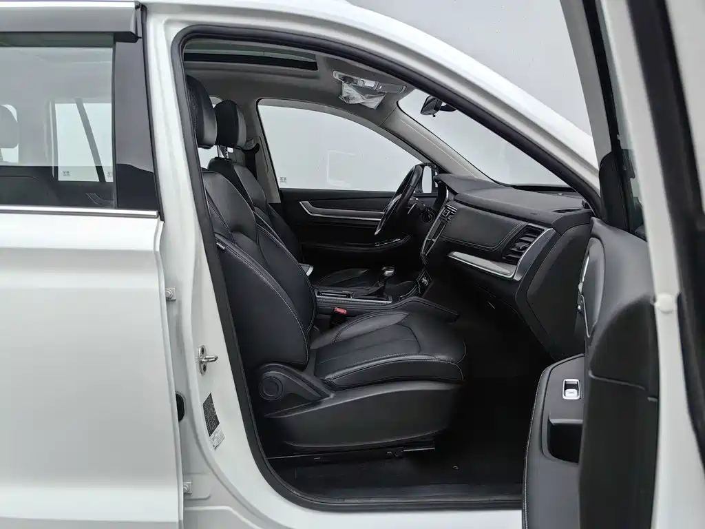 Roewe RX8 — миниатюра 23