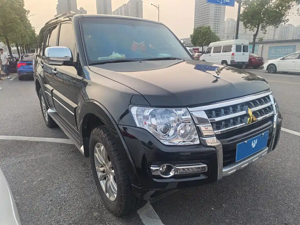 Mitsubishi Pajero (Import) — миниатюра 3