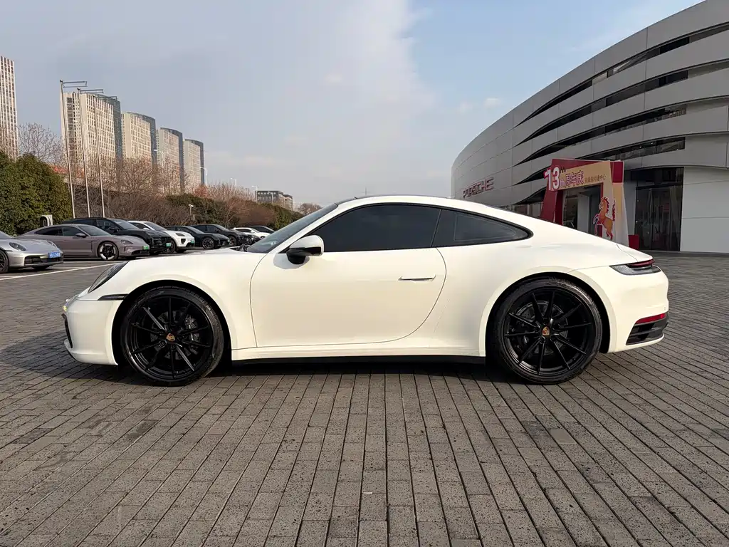 PORSCHE 911