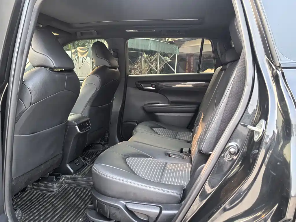 Toyota Crown Kluger — миниатюра 8