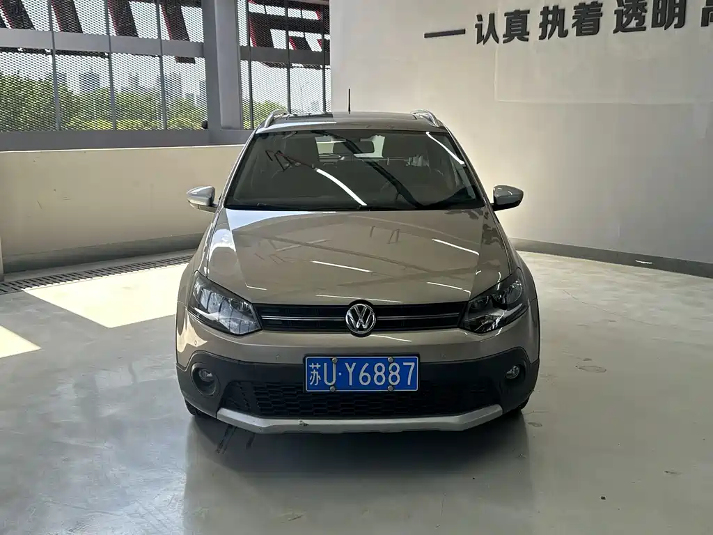 Volkswagen Polo 2014 1.6L Cross Polo AT