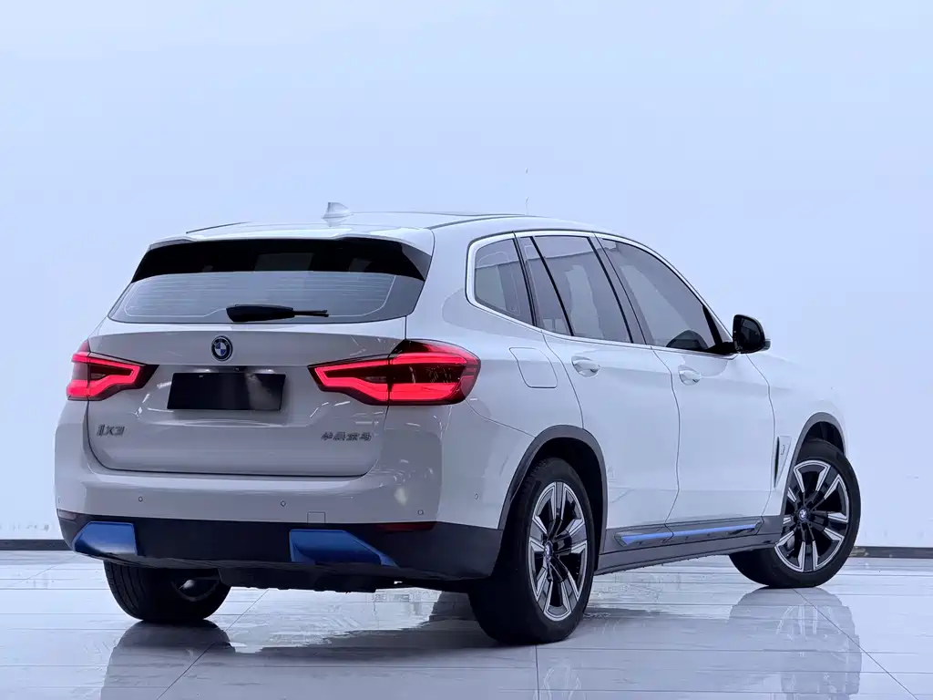 BMW iX3 — миниатюра 17