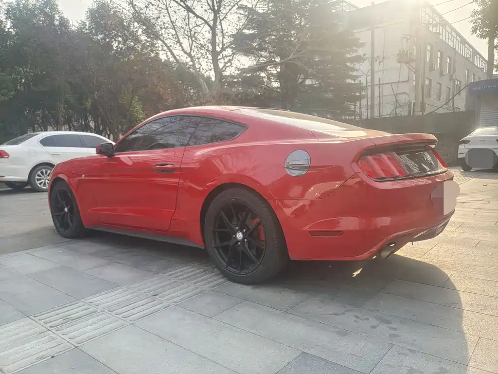 FORD MUSTANG