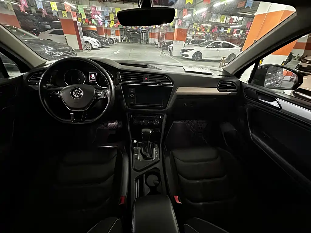 Volkswagen Tiguan L L 2019 330TSI AT Luxury VI