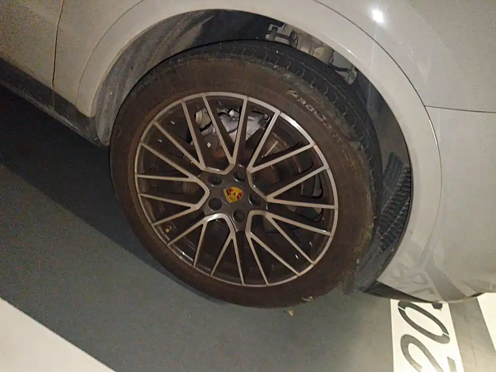 Porsche Cayenne — миниатюра 8