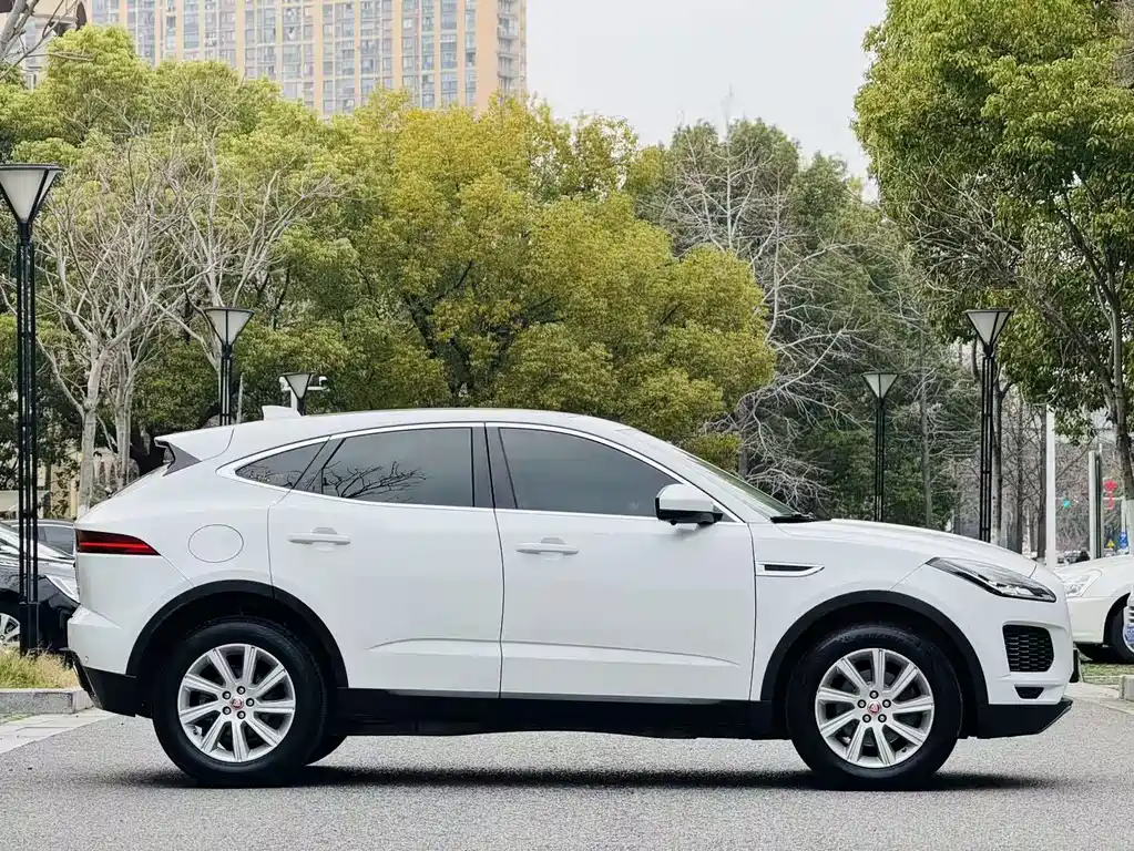 Jaguar E-PACE — миниатюра 4