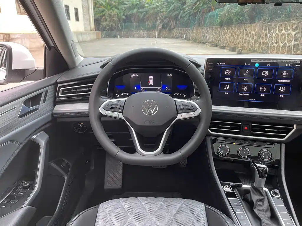 Volkswagen Sagitar 2023 300TSI DSG