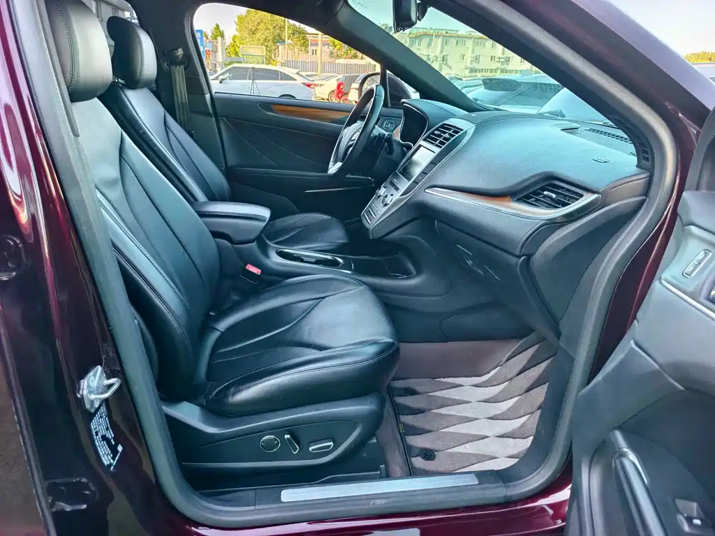 Lincoln MKC — миниатюра 21