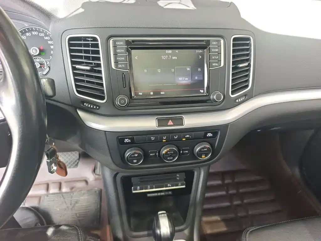 Volkswagen Sharan — миниатюра 6